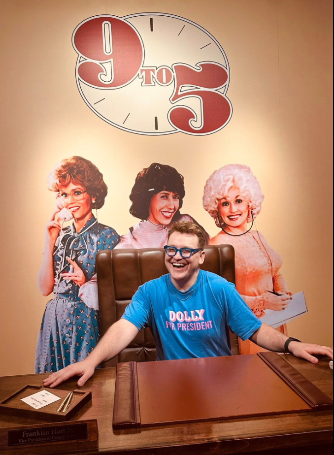 Graphic Tee - Dolly For President
