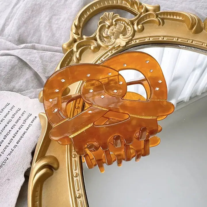 Hair Claw - Pretzel